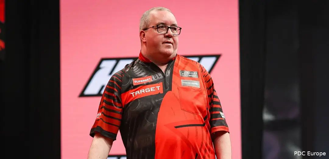 Stephen Bunting reagiert auf die Pfiffe bei der European Darts Trophy 2026 in Göttingen