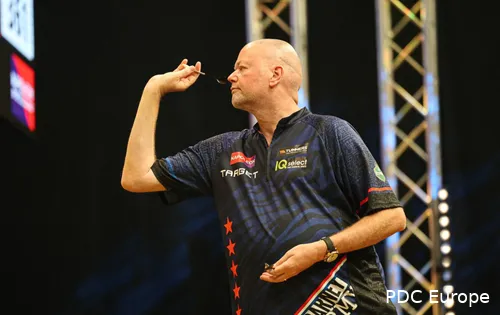 Raymond van Barneveld in action