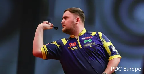 Luke Littler throws a dart