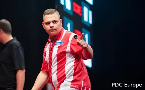Het voormalige Duitse toptalent Nico Blum liet zich weer eens gelden. Hij verdiende een startplek voor de European Darts Open