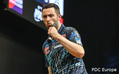 Regerend wereldkampioen Luke Humphries komt in de laatste wedstrijd van de middag in actie