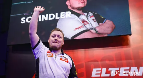 Martin Schindler zwaait naar het publiek