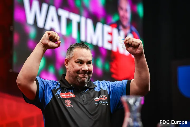 Jermaine Wattimena pumps his fists