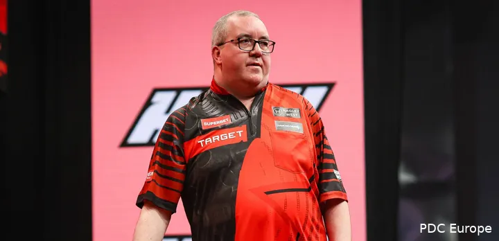 Stephen Bunting reagiert auf die Pfiffe bei der European Darts Trophy 2026 in Göttingen