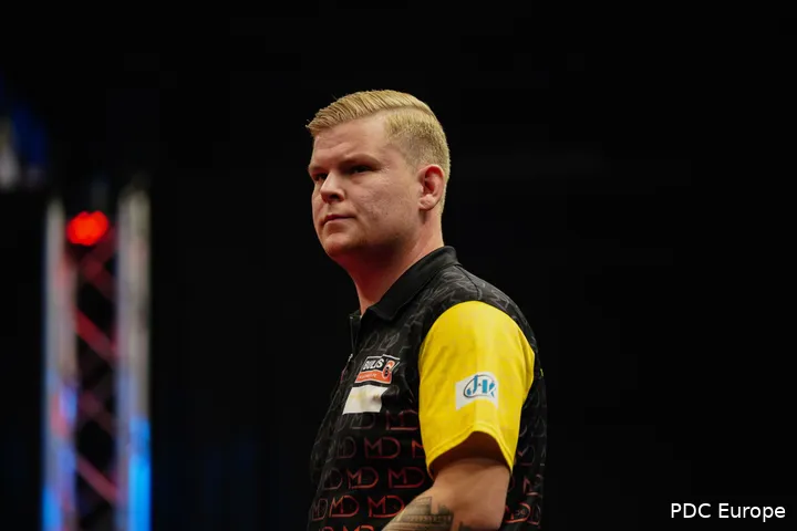 Mike de Decker was na zijn partij tegen Luke Littler op de Grand Slam of Darts kritisch over het fluitende publiek.