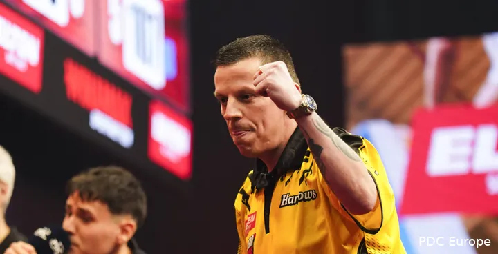 Dave Chisnall balt de vuist