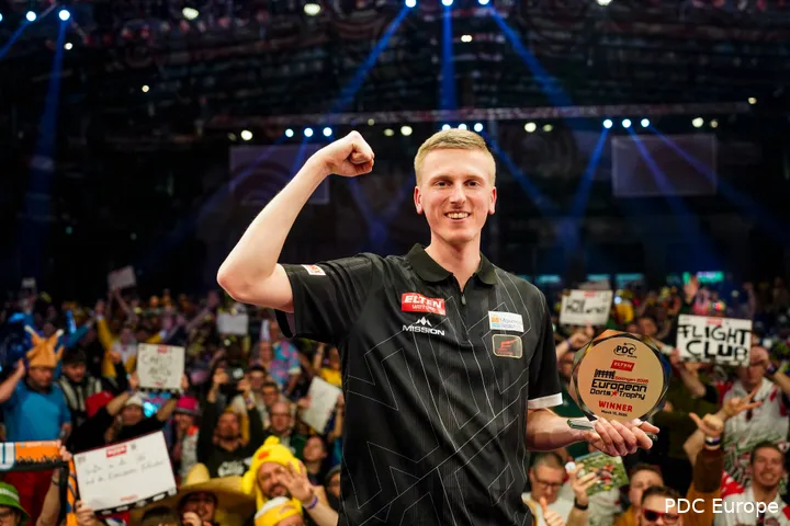 Wessel Nijman balt de vuist na zijn eindzege op de European Darts Trophy