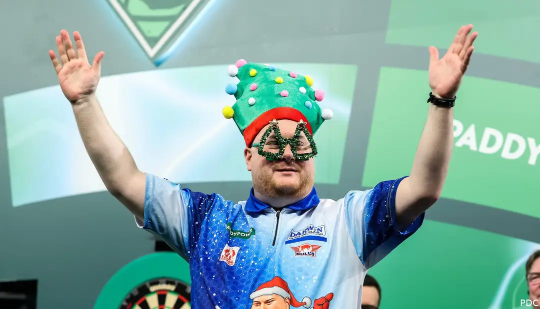 Ricky Evans brought the festive spirit to the World Darts Championship with a Christmas-themed walk-on