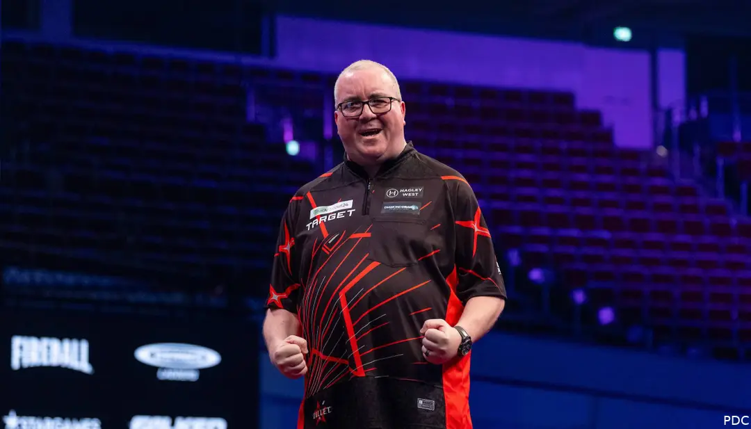 Stephen Bunting celebrates.