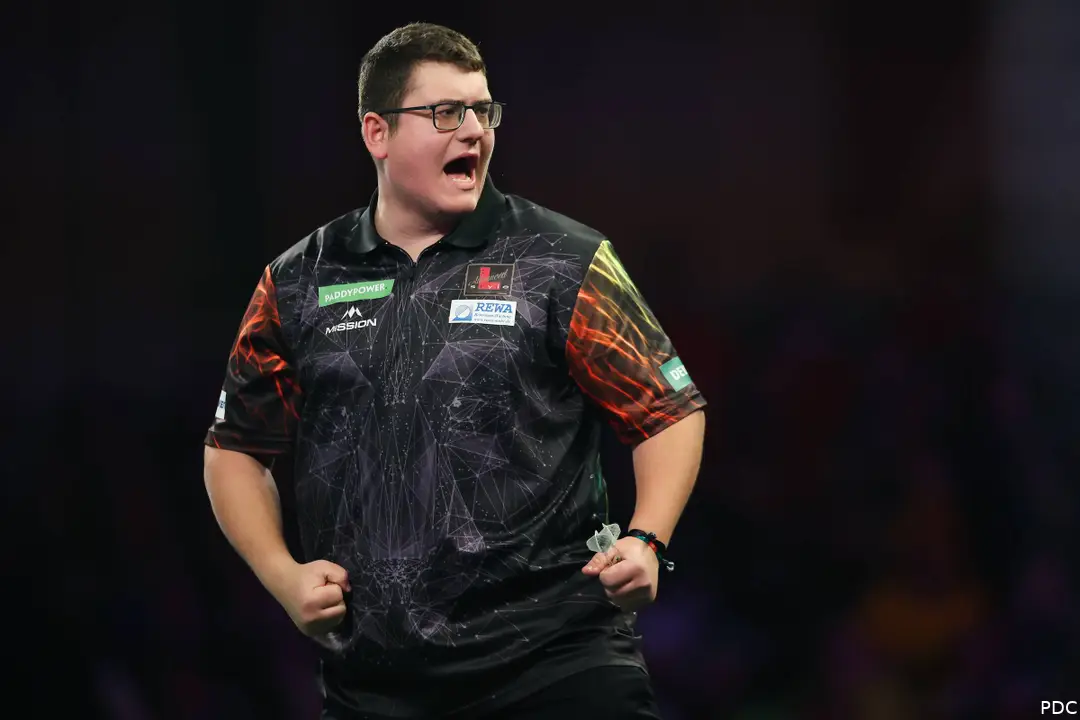 Dominik Grüllich überzeugte bei Players Championship 9 mit starken Leistungen und einem klaren Sieg über James Wade, ehe er erst im Boardfinale ausschied