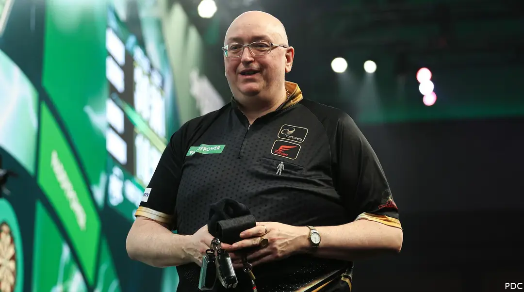 Andrew Gilding staat voor de eerste keer in zijn carrière bij de laatste 32 op het WK Darts