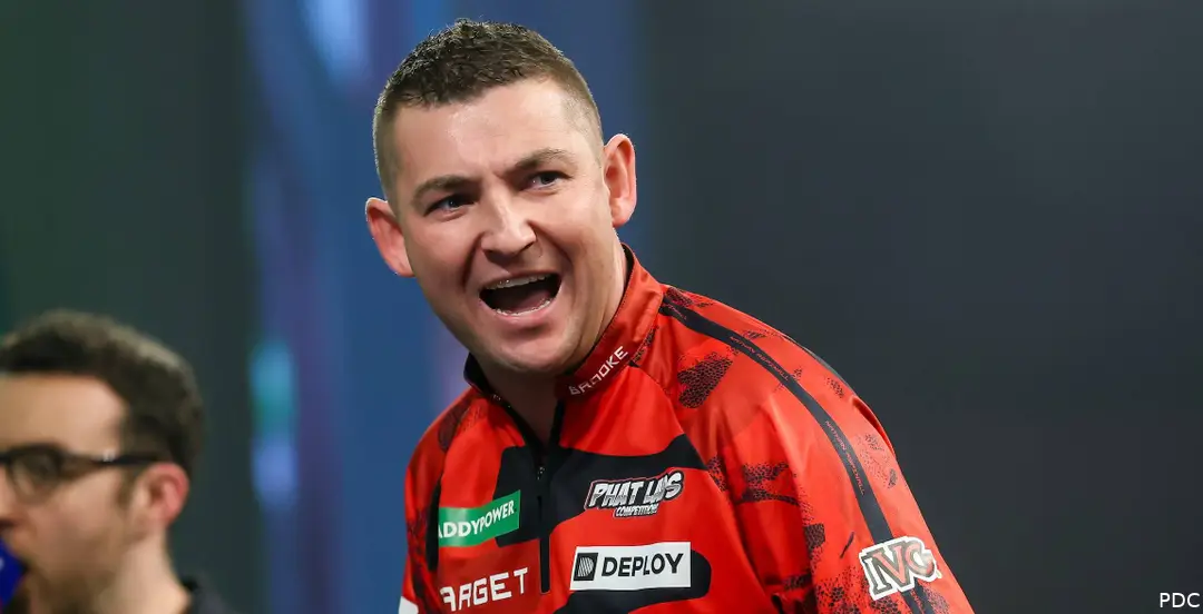 Nathan Aspinall juicht met open mond