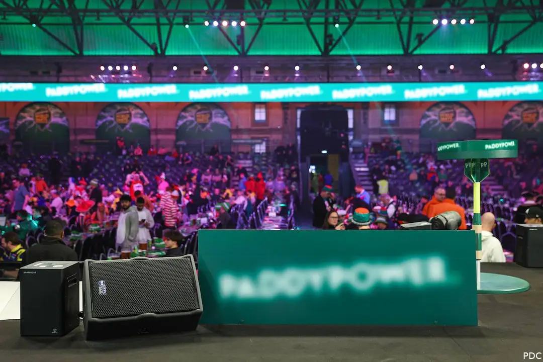 Paddy Power besloot in de halve finales alle sponsoruitingen te vervagen om aandacht te vragen voor de stichting&nbsp;Cure ADOA Foundation.