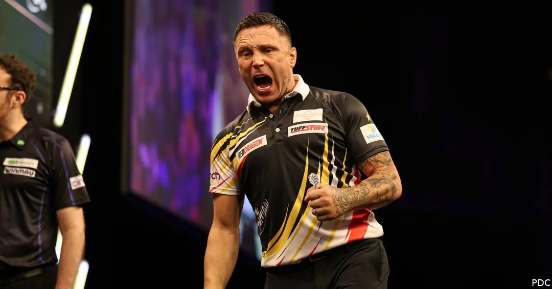 Gerwyn Price balt zijn vuist en juicht