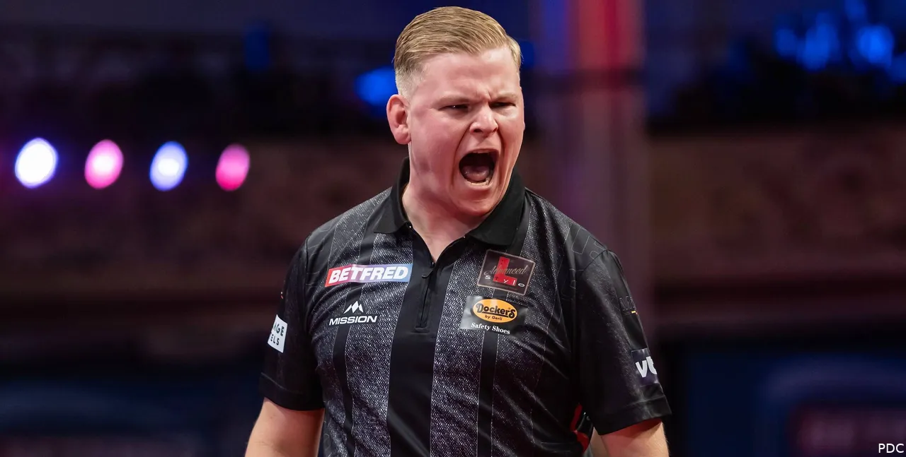 De Decker threw a spectacular 148 finish to decide his match in the first round.