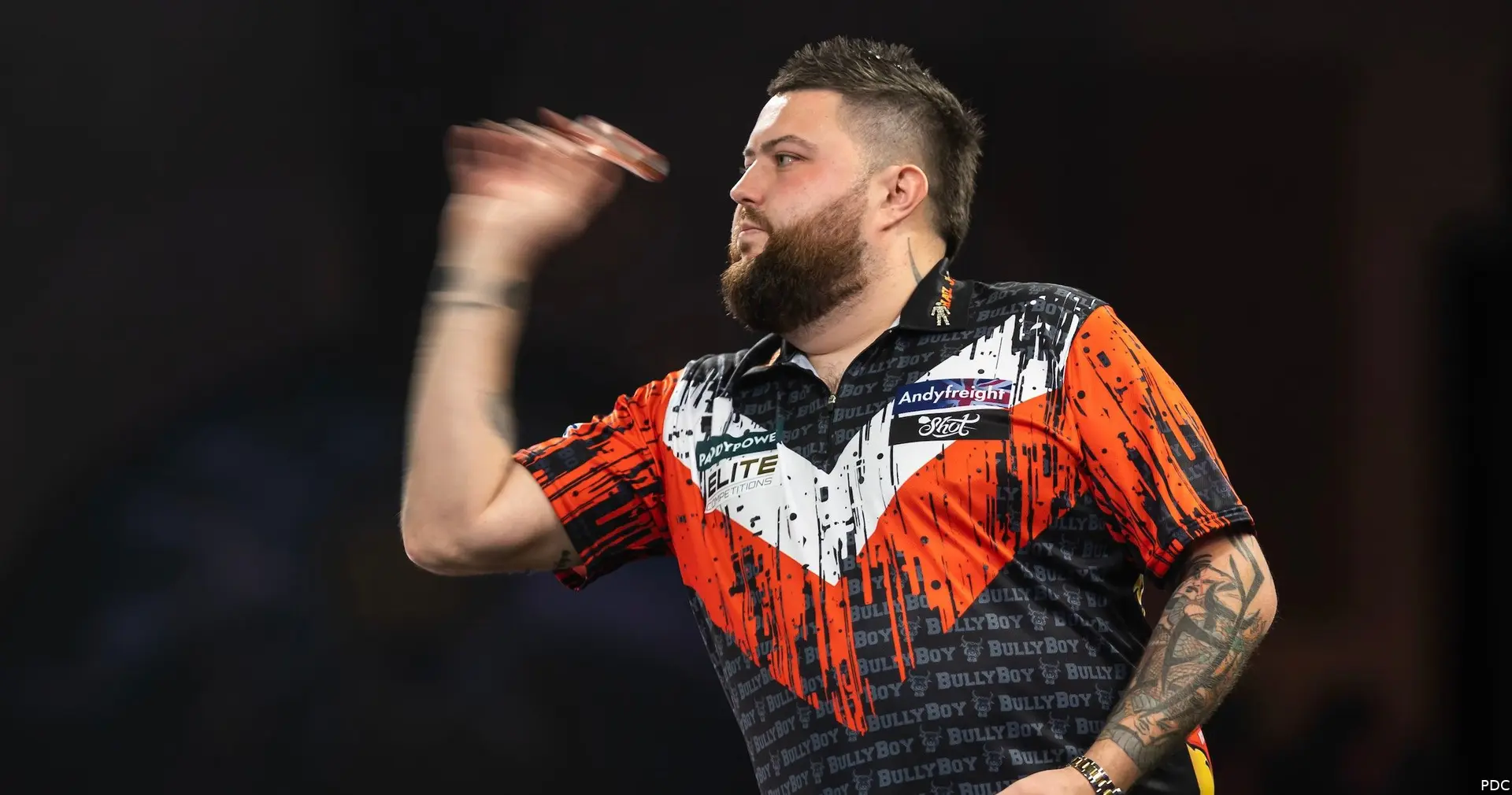 Michael Smith werpt zijn dartpijl
