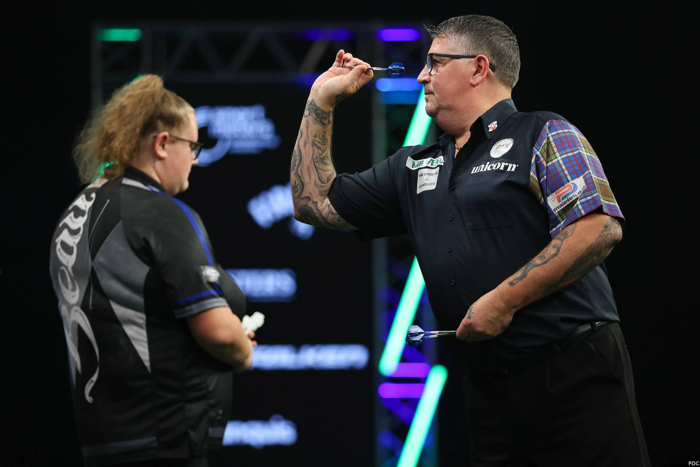 Gary Anderson and Beau Greaves during their Group Stage match at the 2025 Grand Slam of Darts