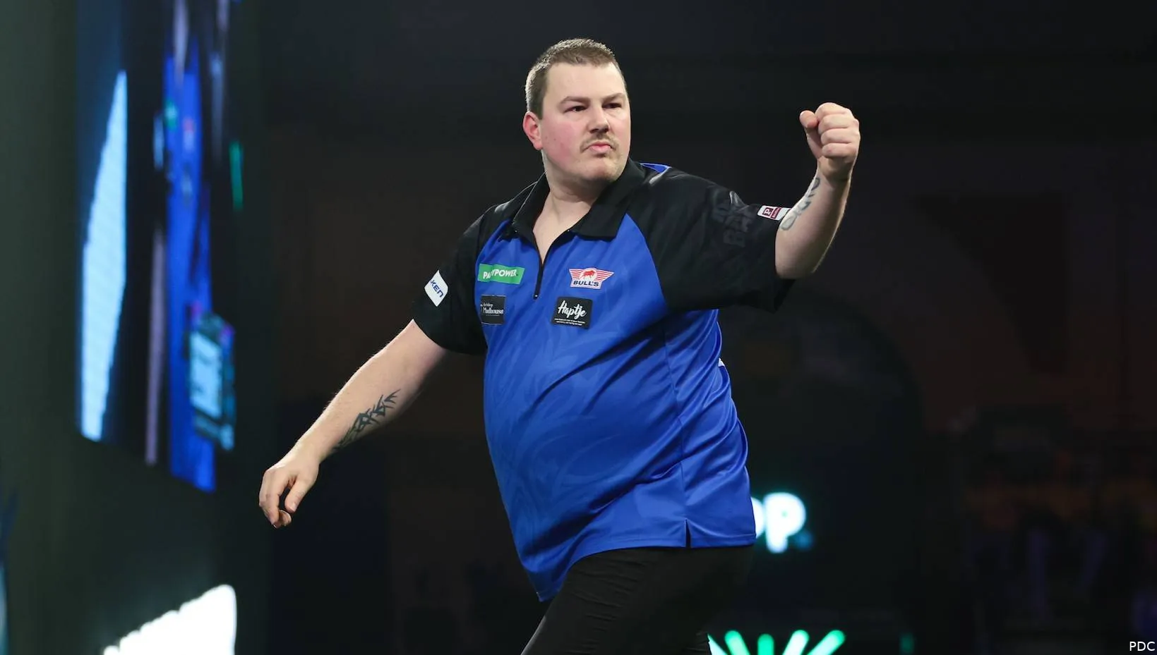 Andy Baetens balt de vuist