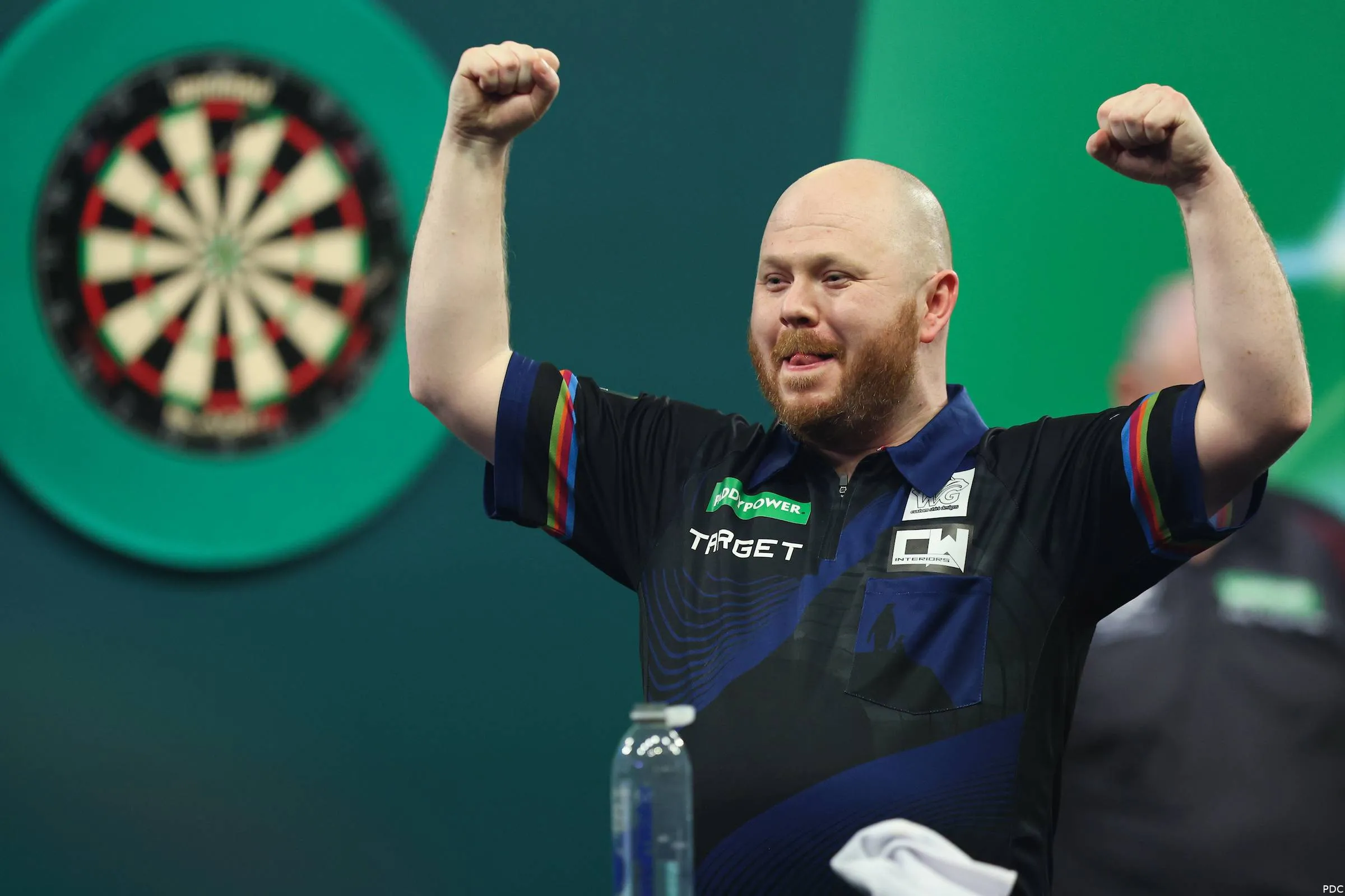 Justin Hood viert feest