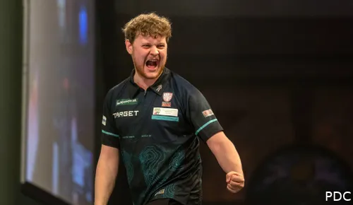 Kevin Doets takes on Krzysztof Ratajski in the third round of the Worlds