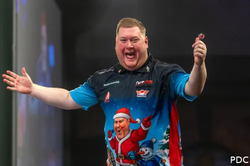 Ricky Evans takes on Robert Owen in the third round of the Darts World Cup