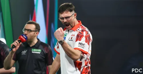 Damon Heta in action on the Alexandra Palace stage