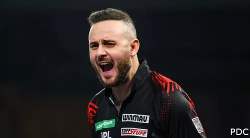 Joe Cullen screams on stage.