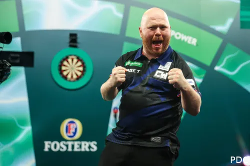 Justin Hood celebrating on Ally Pally stage