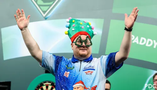 Ricky Evans brought the festive spirit to the World Darts Championship with a Christmas-themed walk-on