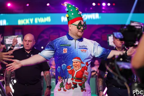 Ricky Evans in a Christmas outfit in action at the World Darts Championship