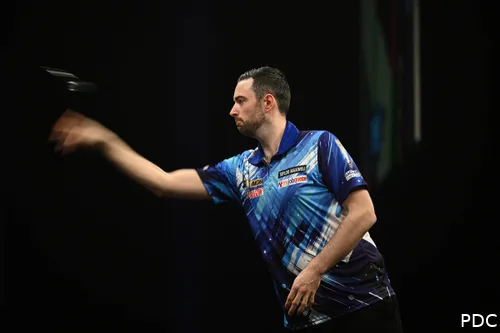 Luke Humphries in action