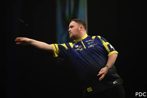 Luke Littler in action on stage