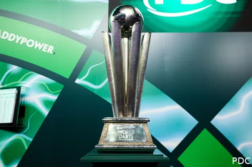 Der WM-Pokal - auch genannt "Sid-Waddell-Trophy" gilt als wichtigste Trophäe der Darts-Welt