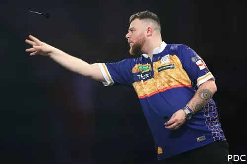 Josh Rock wirft seinen Dart