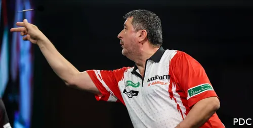 Mensur Suljovic in Aktion im Ally Pally