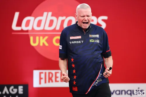 Raymond van Barneveld ballt die Fäuste