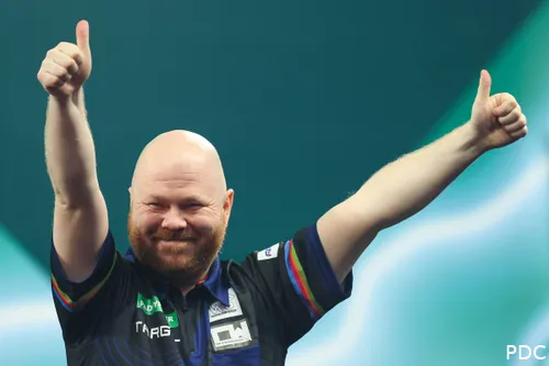 Justin Hood zeigt den Daumen hoch