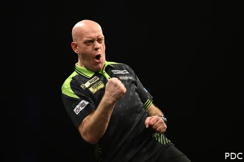 Michael van Gerwen ballt die Fäuste