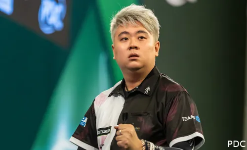 Man Lok (Hugo) Leung is één van de reizende sterren van het Aziatische darten