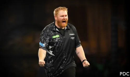 Matt Campbell neemt het nu op tegen Ryan Searle