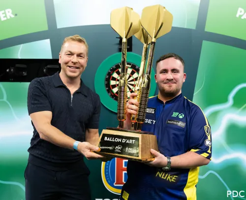Luke Littler won ook de Ballon D'Art voor het gooien van de meeste 180-scores op het WK Darts