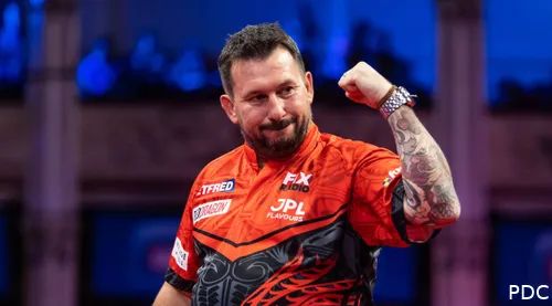 Jonny Clayton staat in de halve finales van de World Matchplay