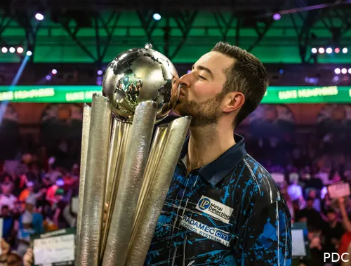 Luke Humphries won het WK Darts in 2024