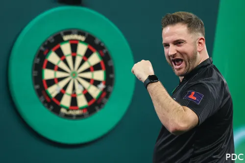 Arno Merk in actie op het voorbije WK Darts