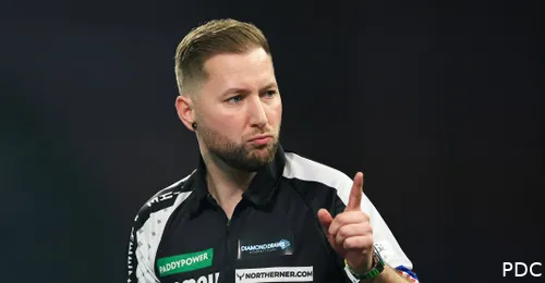 Danny Noppert in actie op het WK Darts