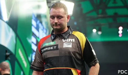 Dimitri Van den Bergh verlaat ontgoocheld het WK-podium