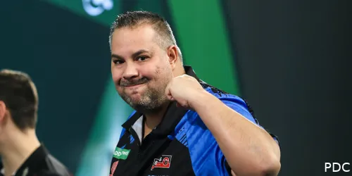 Jermaine Wattimena balt de vuist