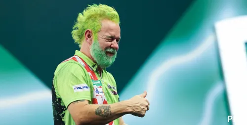 Peter Wright knipoogt naar publiek