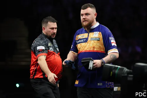 Jonny Clayton &amp; Josh Rock staan op het podium