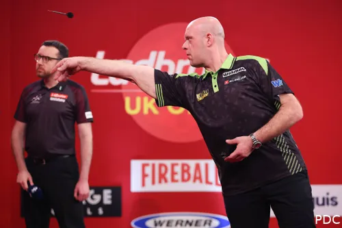 Michael van Gerwen in actie tijdens de voorbije UK Open